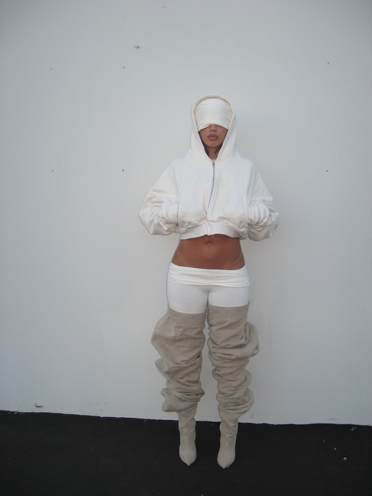 WHITE CROPPED HOODIE - SWEET TALK